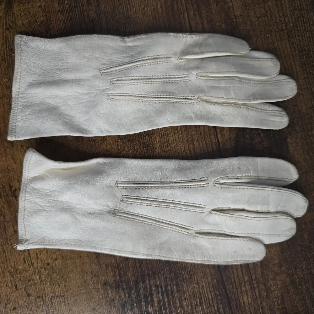 Elegant White Leather Gloves